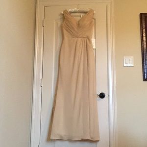 Chiffon v-neck pleated dress